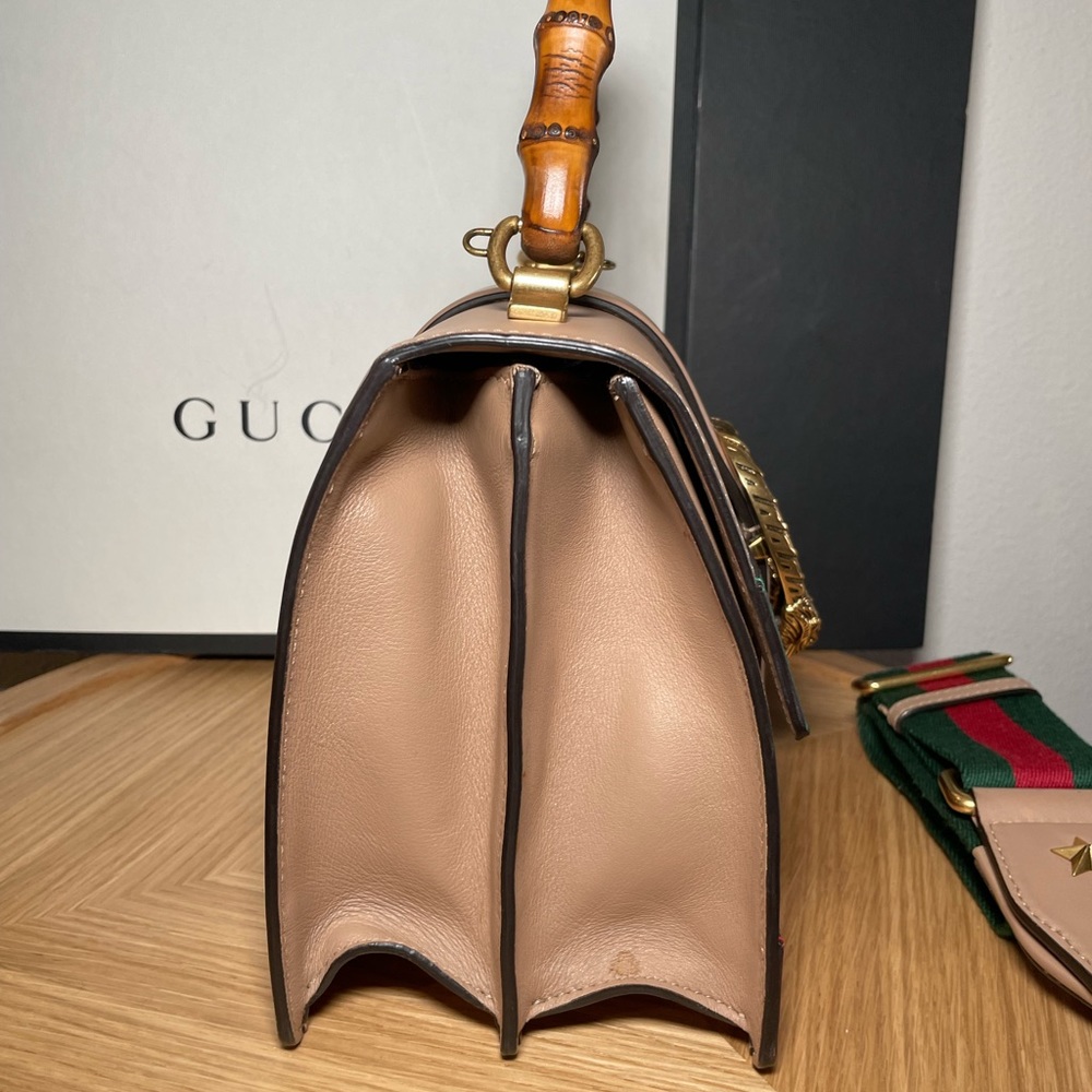 Gucci
Bamboo leather satchel
Good condition
Multicolour, Leather - Picture 6 of 10